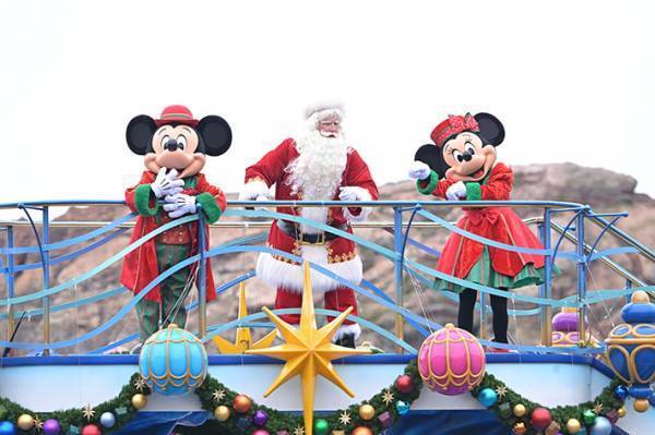 東京ディズニーシー、サンタとミッキー・ミニーのクリスマス　大集合で眼福の瞬間！