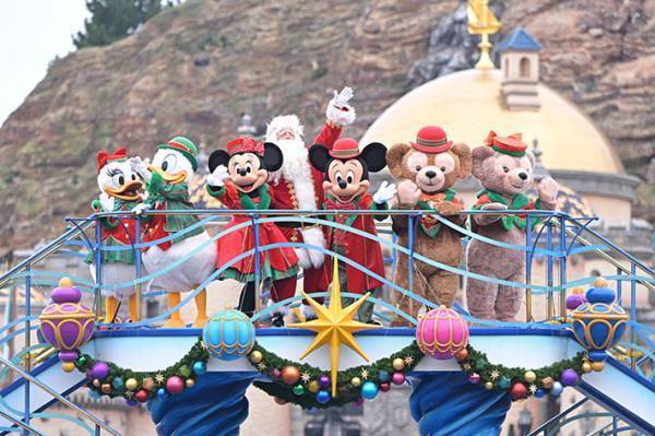 東京ディズニーシー、サンタとミッキー・ミニーのクリスマス　大集合で眼福の瞬間！
