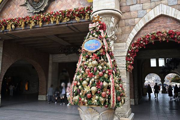 クリスマスの東京ディズニーリゾートを楽しむなら？　おすすめのお土産も紹介