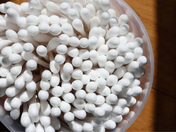 綿棒ケースに『切り込み』を入れてみて！　すると…？　「イライラ解消」