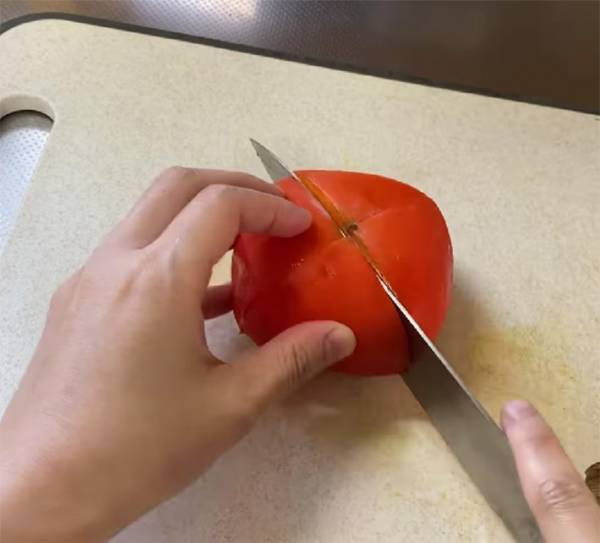 『意外と知らない』柿の剥き方　包丁の代わりに使うのは…