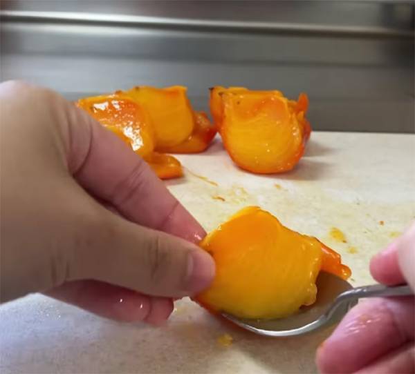 『意外と知らない』柿の剥き方　包丁の代わりに使うのは…