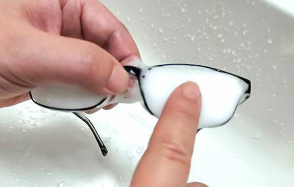 「ティッシュで乾拭きしないで！」　『眼鏡市場』からアドバイス