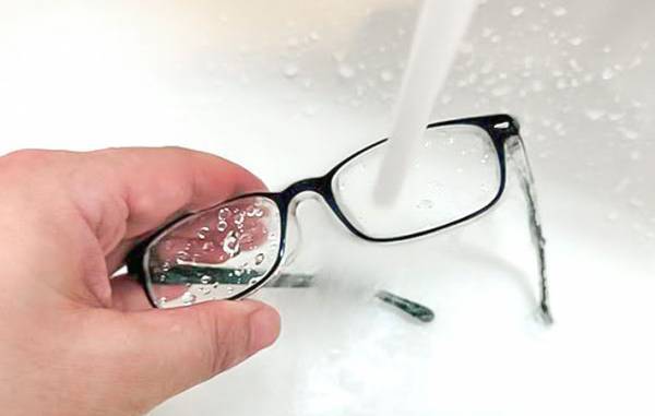 「ティッシュで乾拭きしないで！」　『眼鏡市場』からアドバイス