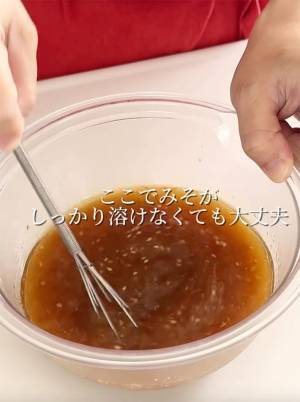 レンジで『豚バラとエノキの肉汁つけうどん』　「助かる」「おかわりの嵐です」