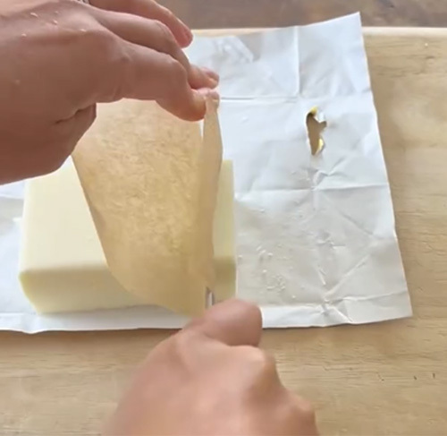 包丁にバターが付いた時は？　動画に「いいことを教えてもらった」「裏技すごい」