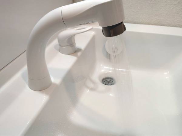 洗面台の掃除は『３ステップ』で完了　企業の解説に「見違えそう！」