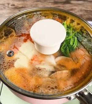 鍋つゆを使わない『キムチチゲ』　秒で味が決まる理由に「こんな方法があるなんて」