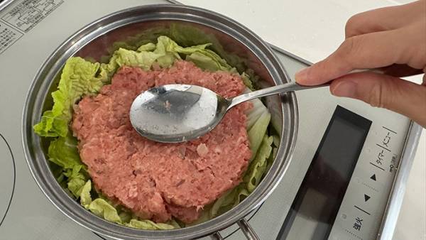 白菜の上にのせるのは…　「無限にいけるやつ」「絶対に挑戦する」