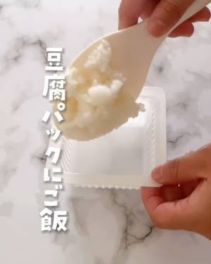 崩れやすい『おにぎらず』　あるモノを使うと？　「完璧」「きれいに作れる」