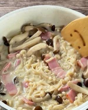 パスタの代わりにエノキ！　村上農園が勧める『カルボナーラ風』