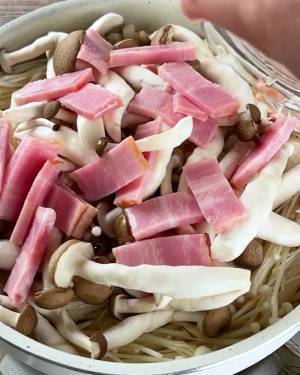 パスタの代わりにエノキ！　村上農園が勧める『カルボナーラ風』