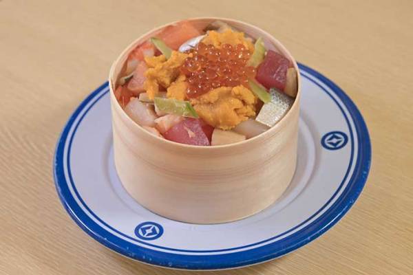 回転レーンに流れるのは…？　くら寿司の試みに「面白すぎる」「絶対にやりたい」