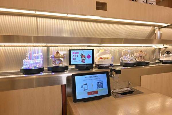 回転レーンに流れるのは…？　くら寿司の試みに「面白すぎる」「絶対にやりたい」