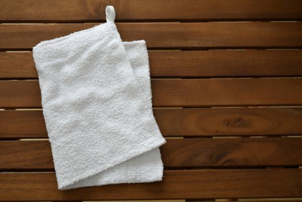 床掃除の正しい手順は？　やりがちなNG行動に「ギクッ」「やっちゃってた」