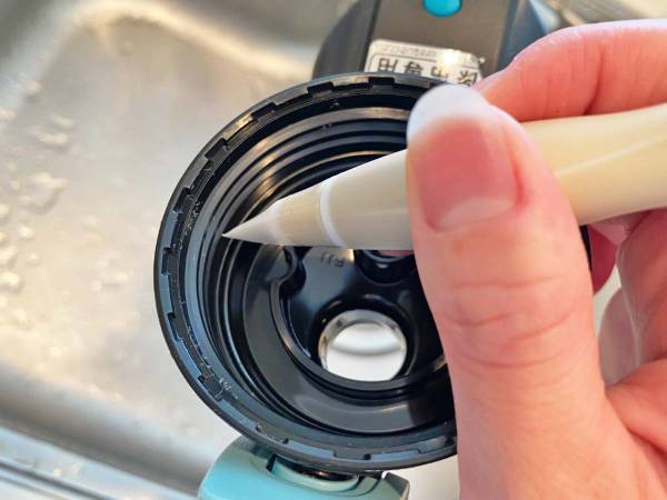 つまようじで掃除してた人必見！　これ１本で「隅々まできれいになる」