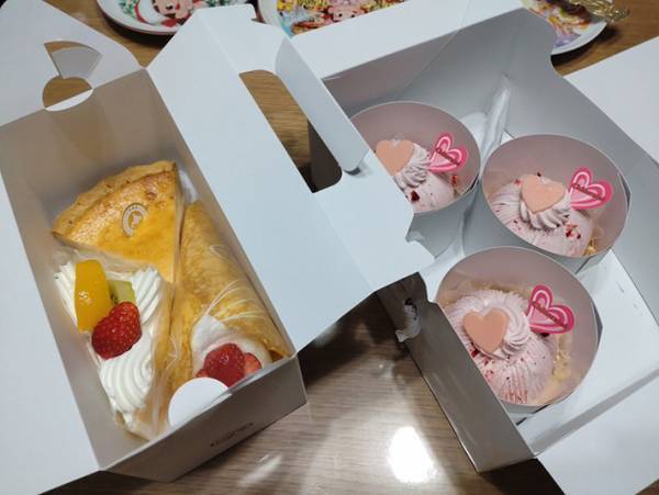 娘の就職祝いで、ケーキを買ってきた妻　すると夫が「実は…」と切り出し…？
