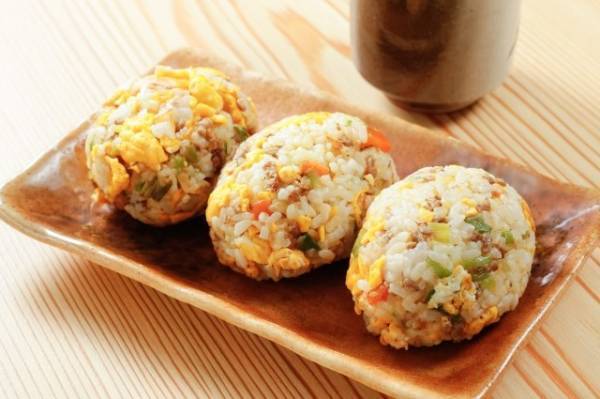 おにぎりに「こんな作り方あったのか…」　アレンジ５選に「作りたくなる！」