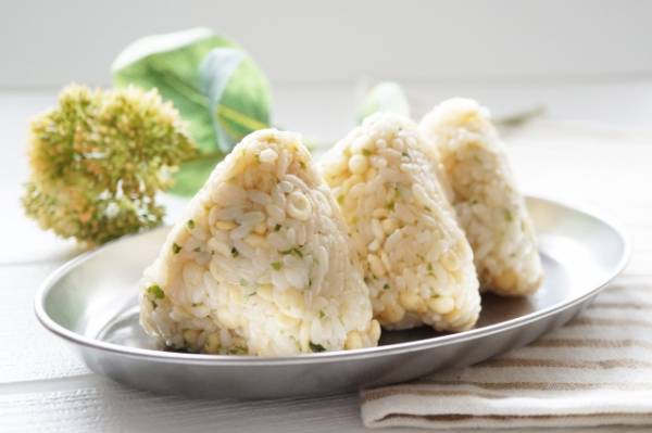 おにぎりに「こんな作り方あったのか…」　アレンジ５選に「作りたくなる！」