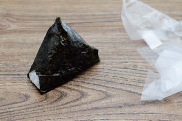 おにぎりが『さらにおいしくなる』　豆知識５選に「その手があったか」「メモした」