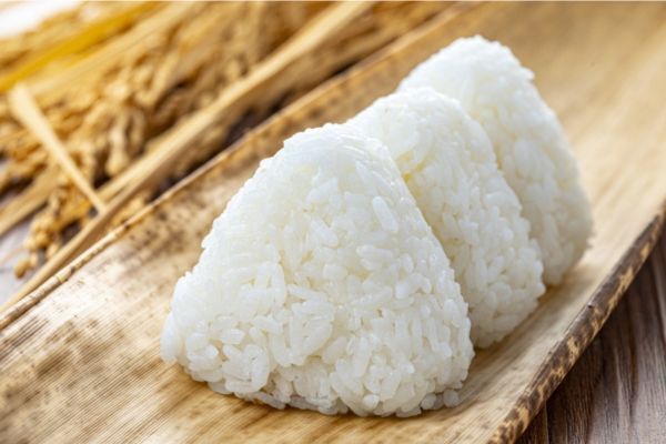 おにぎりが『さらにおいしくなる』　豆知識５選に「その手があったか」「メモした」