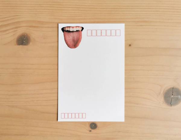 「誰かが舐めたのかもしれないな」　ハガキの左上に注目