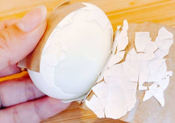 魔法みたいに、ゆで卵がきれいに剝ける！　画期的な方法に「感動レベル」