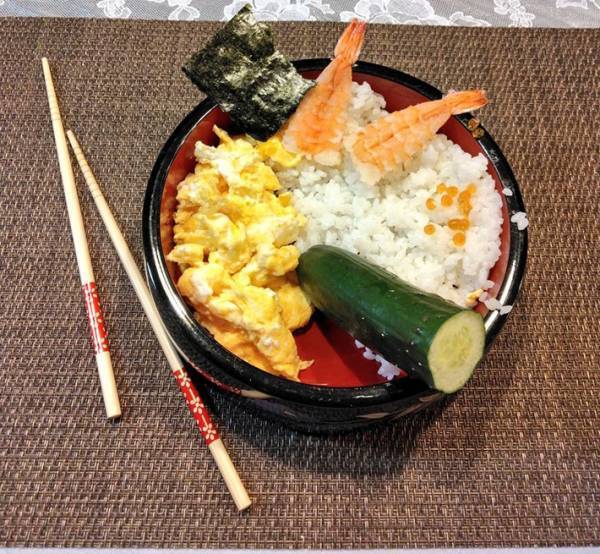 ちらし寿司を作った男性　そのビジュアルに「豪快すぎる」「お腹に入れば同じ」