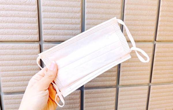 早く知りたかった！　服についた『くっつき虫』を驚くほど簡単に取る方法