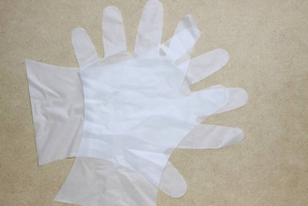そんな使い方があったとは！　ビニール手袋の活用テクに「これは賢い」