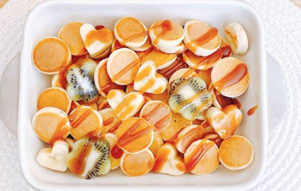 チマチマひっくり返すの面倒くさい…　ミニパンケーキの裏技に「すごい！」