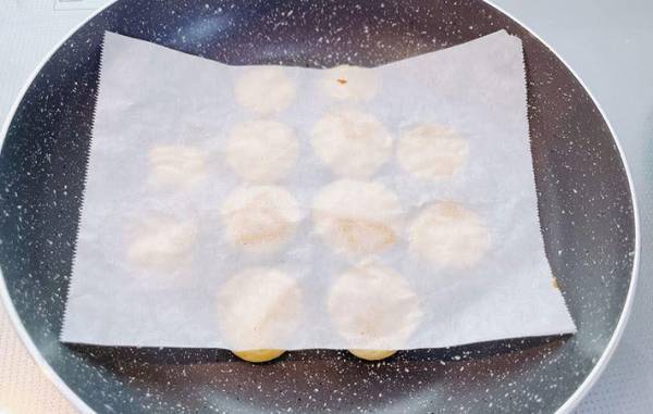 チマチマひっくり返すの面倒くさい…　ミニパンケーキの裏技に「すごい！」