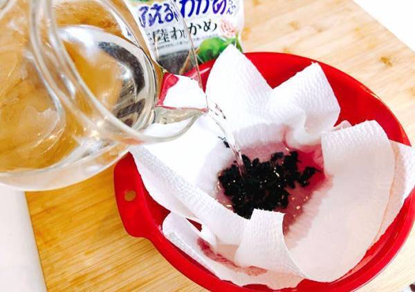 わかめを水戻しする時、ザルを使わない！　意外な方法に「ずっとやる」