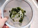 わかめを水戻しする時、ザルを使わない！　意外な方法に「ずっとやる」