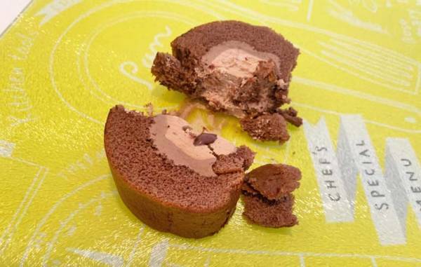 ロールケーキを崩したら…　できたものに「本物みたい」「子供も大喜び」