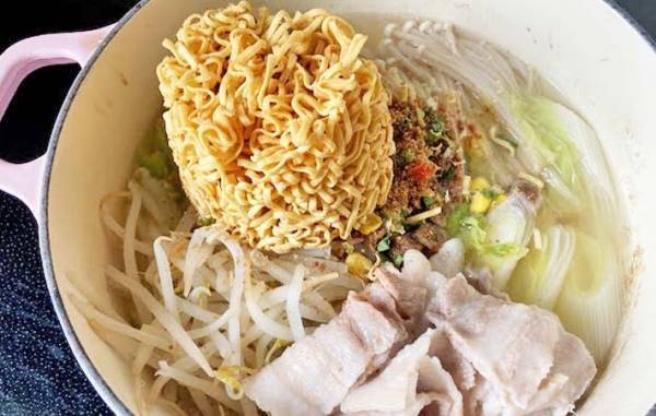 まだ鍋の素で作ってる？　日清食品のアイディアに「時短で完成」「すごい」