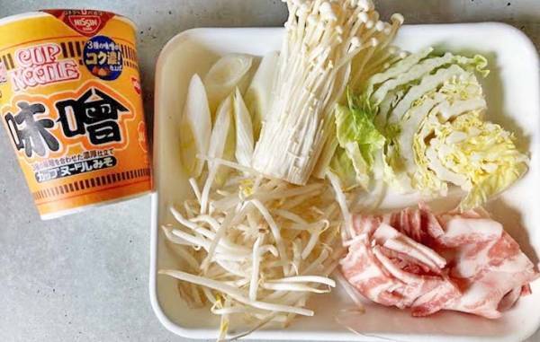 まだ鍋の素で作ってる？　日清食品のアイディアに「時短で完成」「すごい」