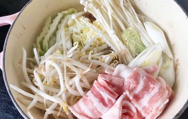 まだ鍋の素で作ってる？　日清食品のアイディアに「時短で完成」「すごい」