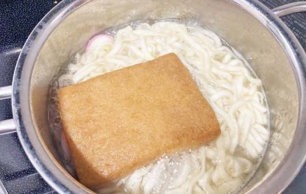 お湯を注がない『どん兵衛』の食べ方　「麺が透き通った」「おあげもフワフワ」