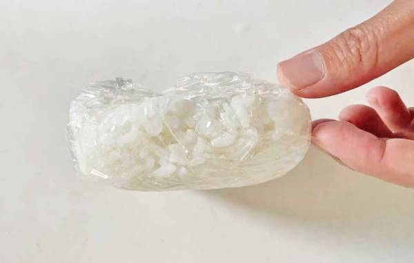 ダイソーで見つけた『四角い枠』　使い道に「整った」「冷蔵庫スッキリ」