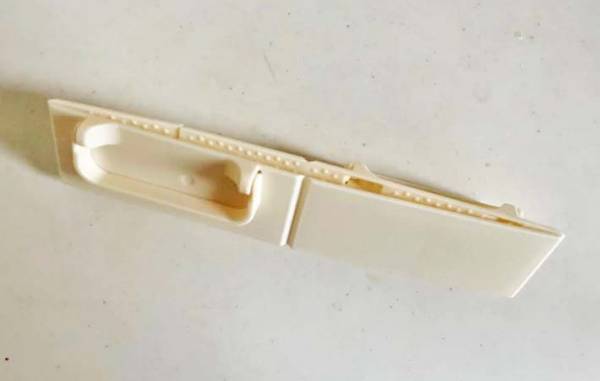 ダイソーで見つけた『四角い枠』　使い道に「整った」「冷蔵庫スッキリ」