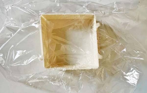 ダイソーで見つけた『四角い枠』　使い道に「整った」「冷蔵庫スッキリ」