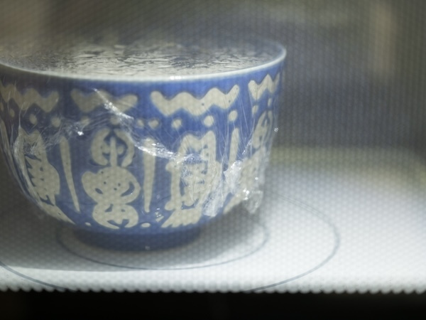 電子レンジを拭いたら扉を開けて　注意喚起３選に「必ずやる」「そんな事態に」