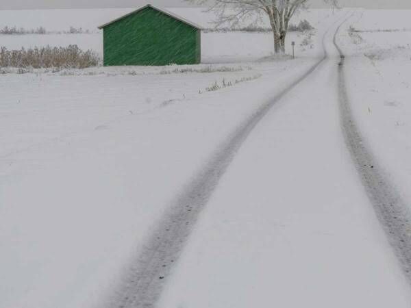 雪の積もった北海道の光景　写真に「絵本のような世界」「国語の教科書の表紙みたい」