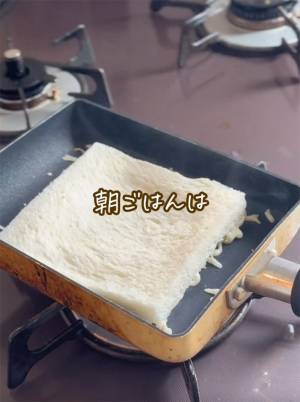 食パンとチーズを使って？　レシピに「助かる」「明日の朝はコレ」