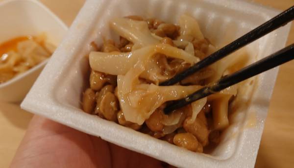 納豆に加えたのは…？　味変テクに「絶対作る」「めっちゃ簡単」