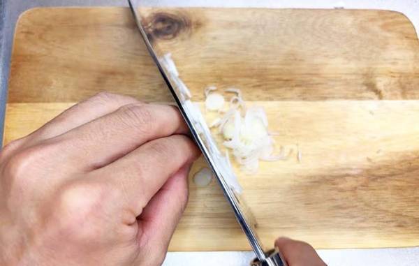 たったひと手間で、ネギの輪切りが圧倒的に楽になる！？