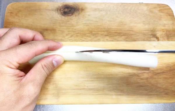 たったひと手間で、ネギの輪切りが圧倒的に楽になる！？