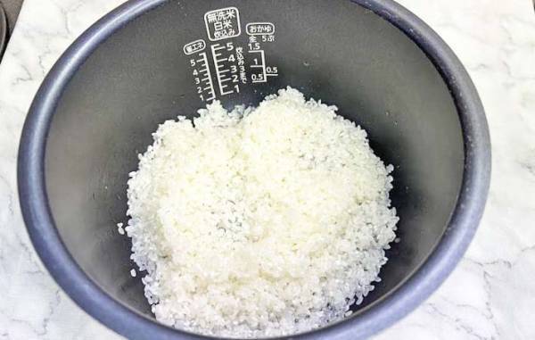 SNSで話題！　塩おにぎりレシピに「こういうのが一番いい」