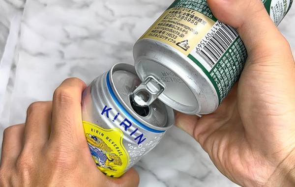 「爪を傷めない」「なるほど」　手を使わずに缶のプルタブを開ける方法